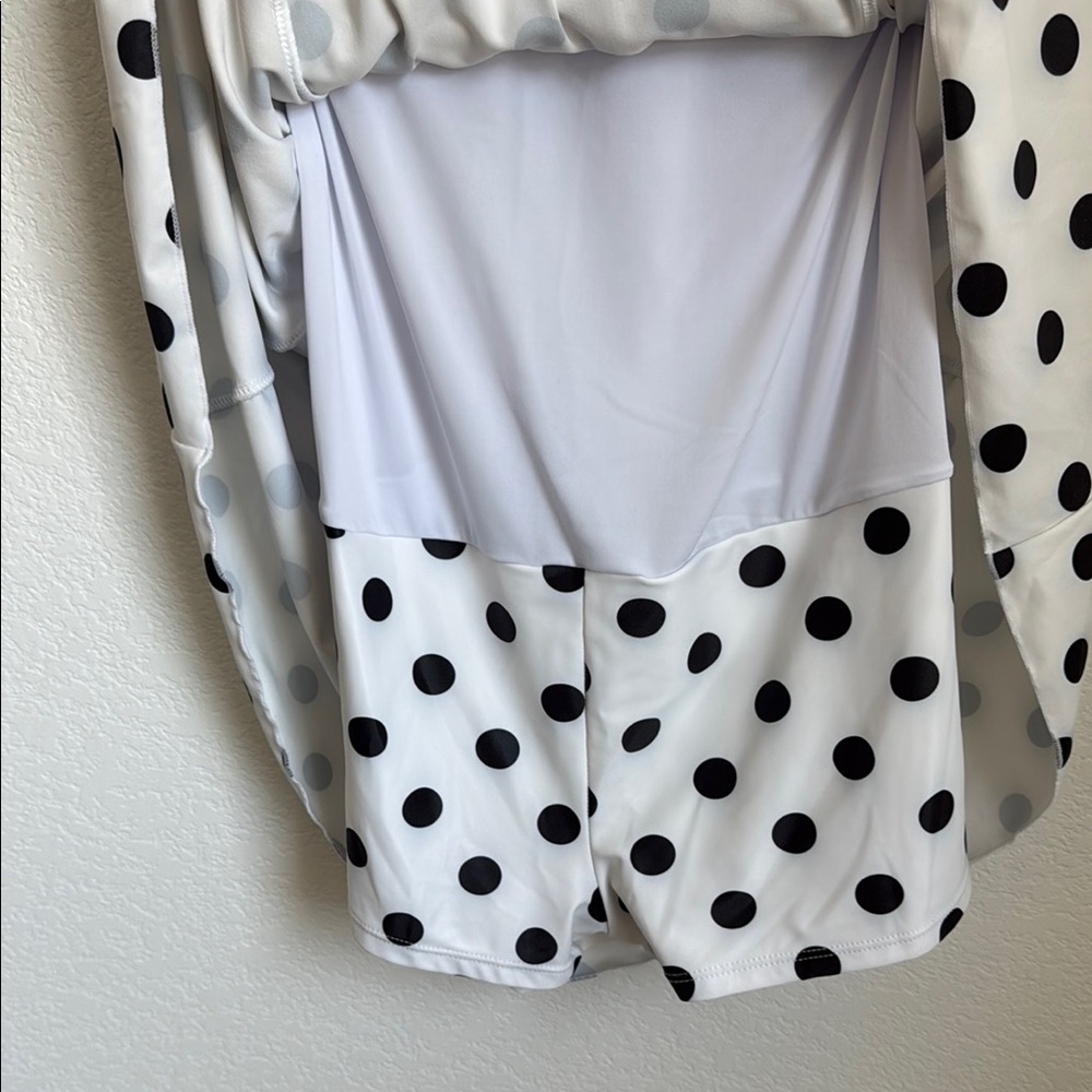 Black and White Asymmetrical Sweetheart One Piece - Picture 5 of 8